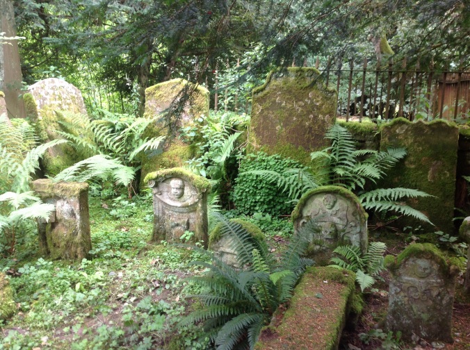 Old Minto Kirk graveyard